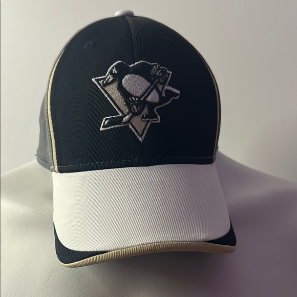 Reebok Black and White Structured Hat with Pittsburgh Penguins Logo - Picture 1 of 9
